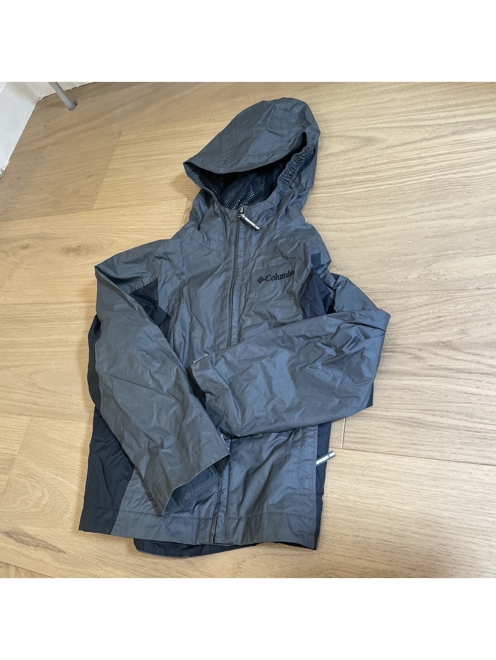 Columbia Youth Gray Rain Jacket – Size XS